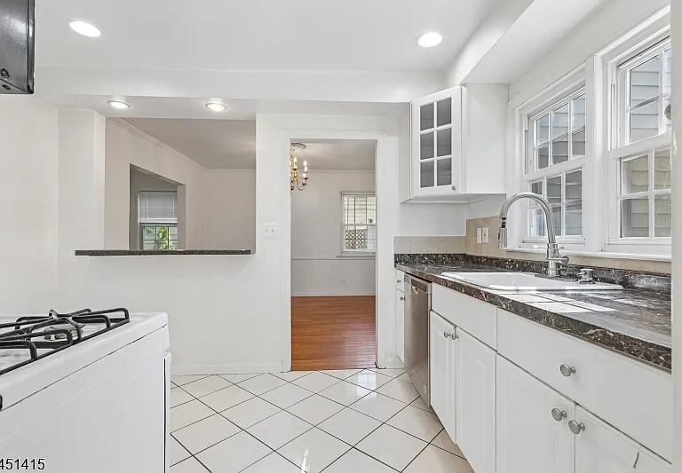 32 Locust Ave — Photo 10