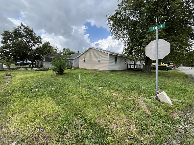 425 Paul Ave — Photo 9