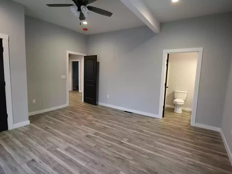 928 W Elm St — Photo 18
