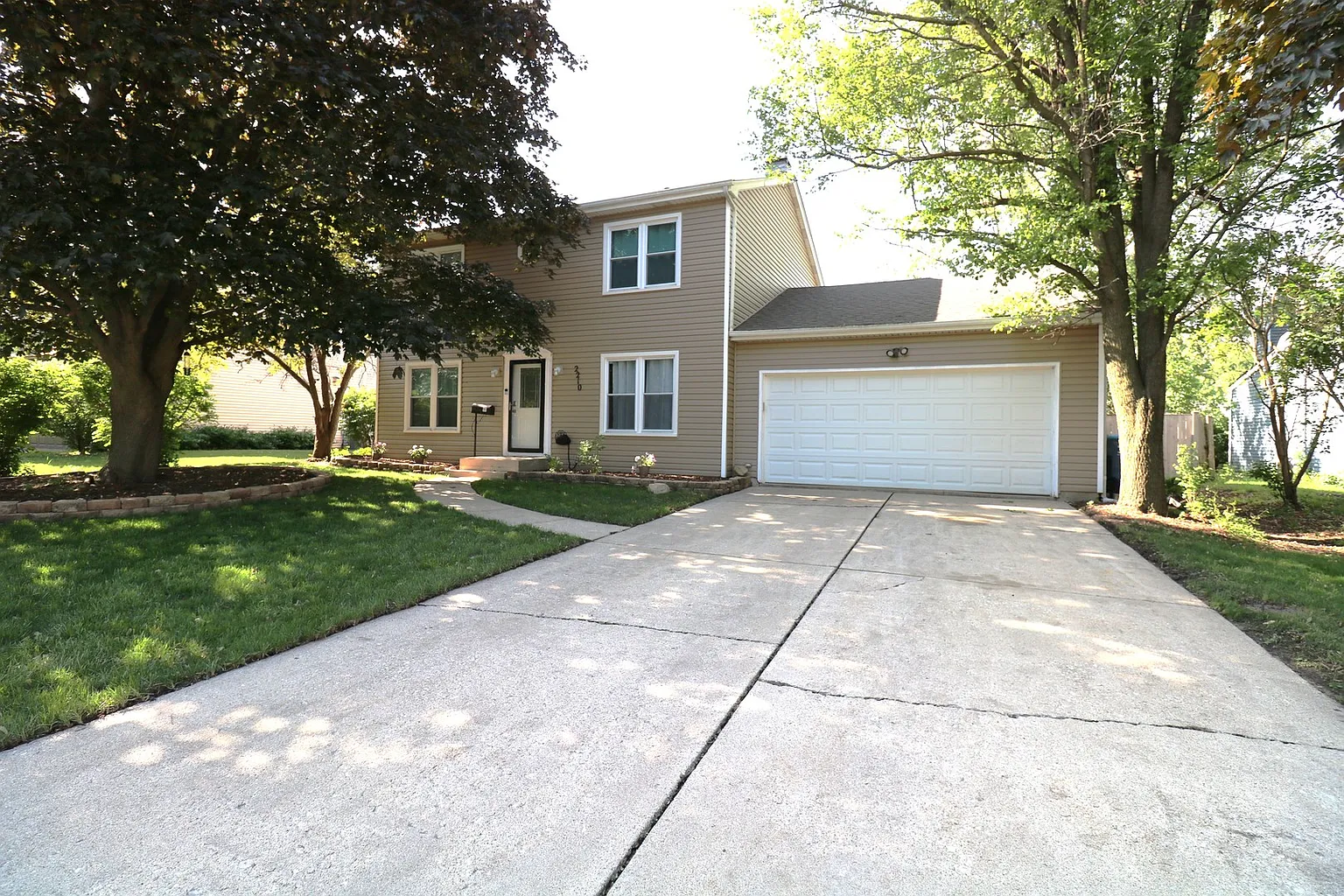 2210 Sandburg Dr photo 1