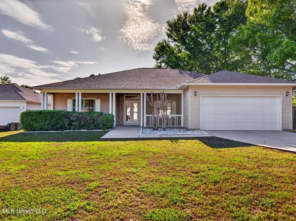 1605 Lake Mars Ave, Ocean Springs, MS 39564