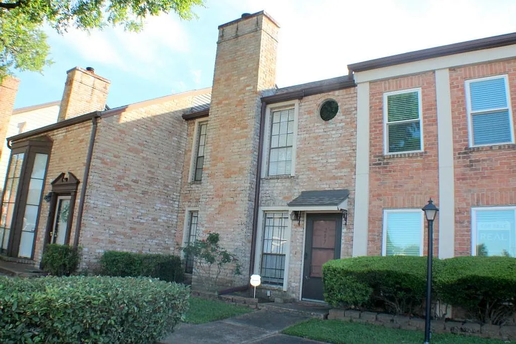 2 bed, 1.5 bath, 1214 sqft, $1,475 — Photo 1