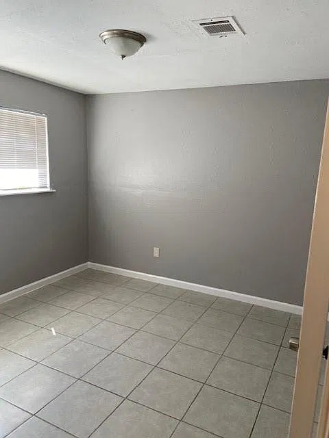 4 bed, 2.0 bath, 1821 sqft, $1,700 — Photo 3