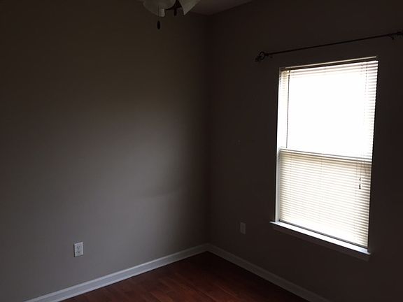 3rd image of 409 Lac Bleu Ave #B