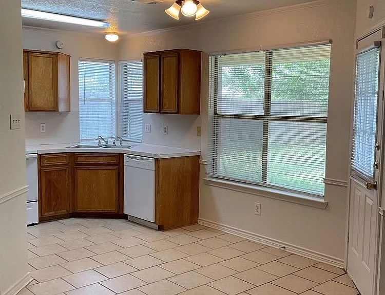 2509 Lain Dr — Photo 5