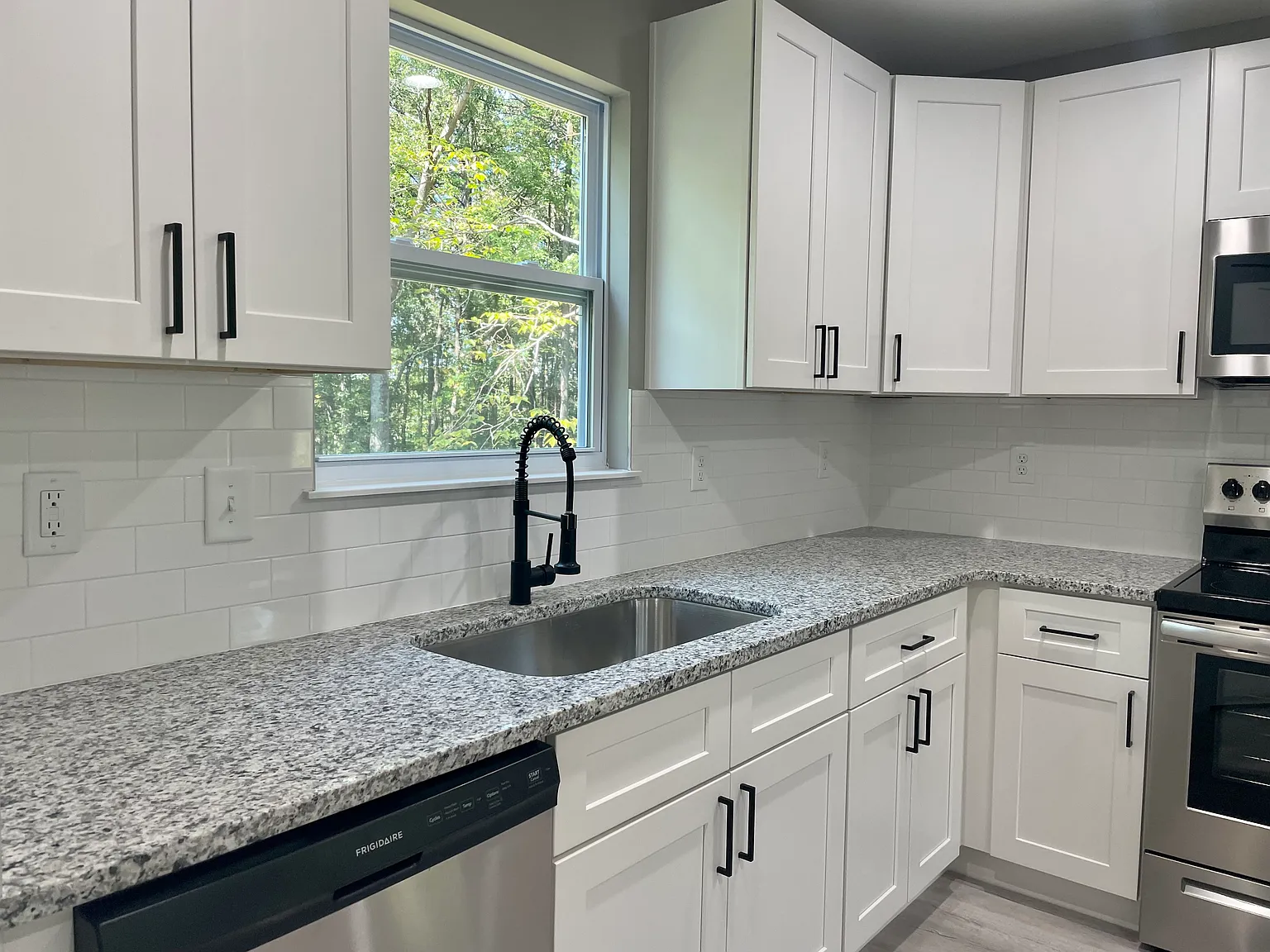 3 bed, 1300 sqft, $1,500 — Photo 2