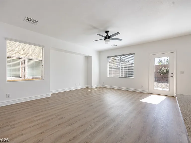 212 Fairway Woods Dr — Photo 11