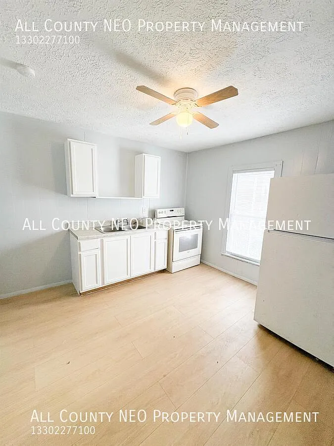 Uniquely laid out 3 bedroom, 1 bathroom home. — Photo 3