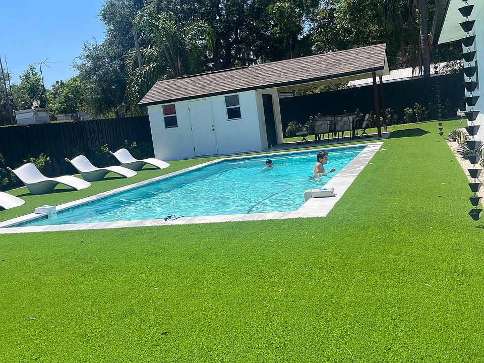 2nd image of 3920 Lakeview Dr
