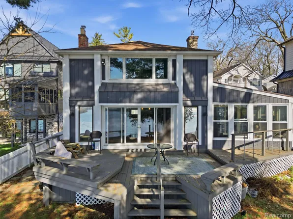 3349 Duffield St, White Lake, MI 48383