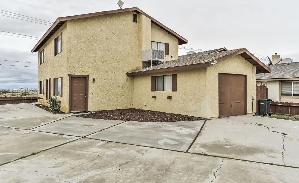 2 bed, 1.5 bath, $1,000 — Photo 1