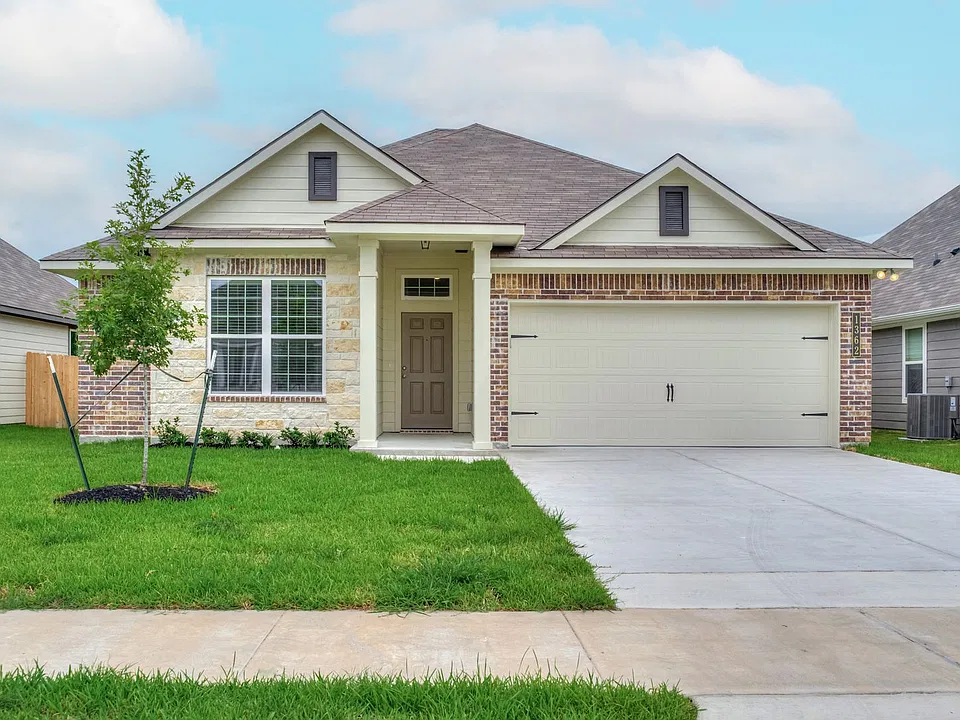 1362 Kingsgate Dr