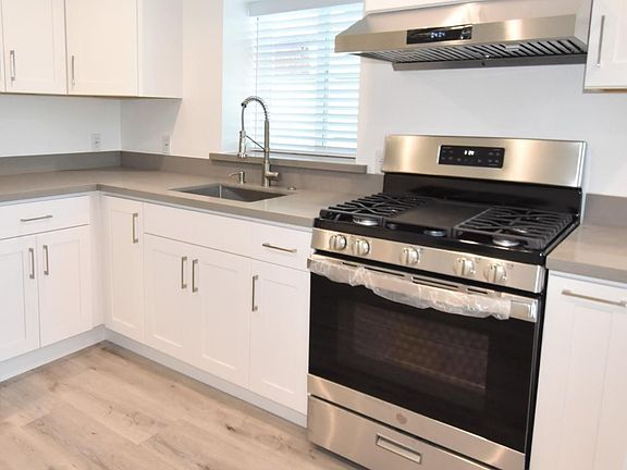 3rd image of 187 Camelia Dr