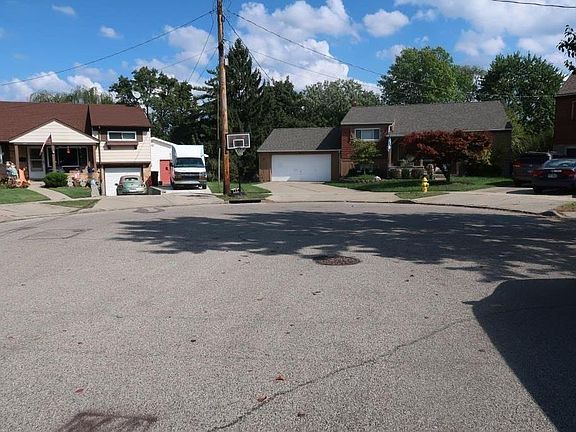 Exterior Neighborhood (street photo)