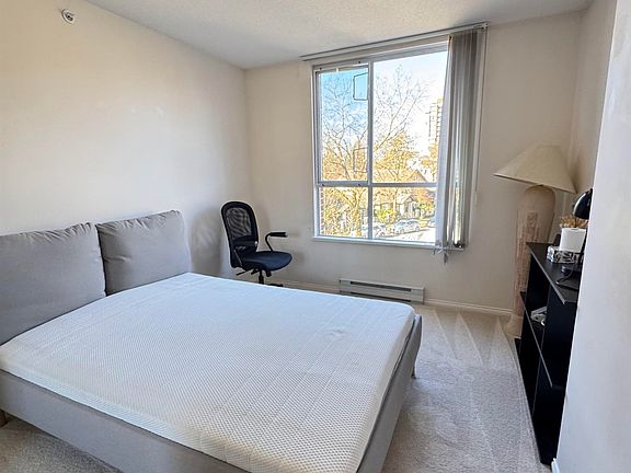 2nd image of 5615 Hampton Pl #402