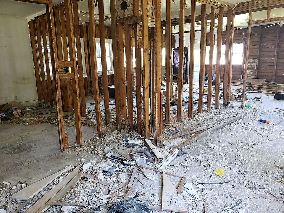 2nd image of 1227 W 5th St