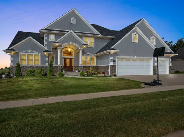 201 Sand Trap Cir, Tipton, IA 52772