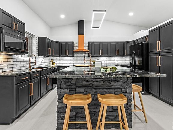 5th image of 2 Wentworth Pl
