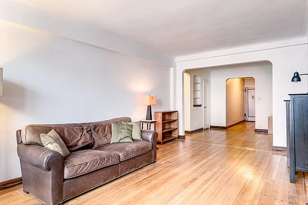 Rented by Century 21 Metropolitan | media 15