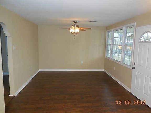 3rd image of 2405 Lyndell Dr