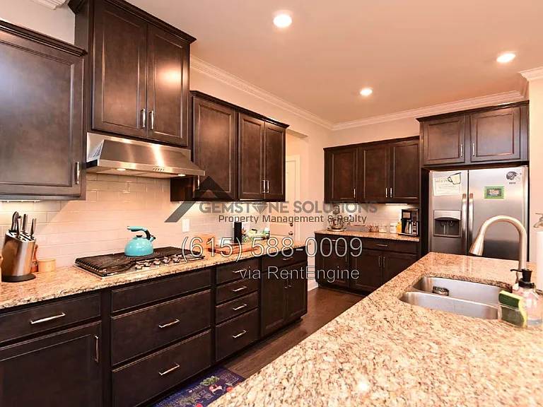 1028 Fenner Ln — Photo 23