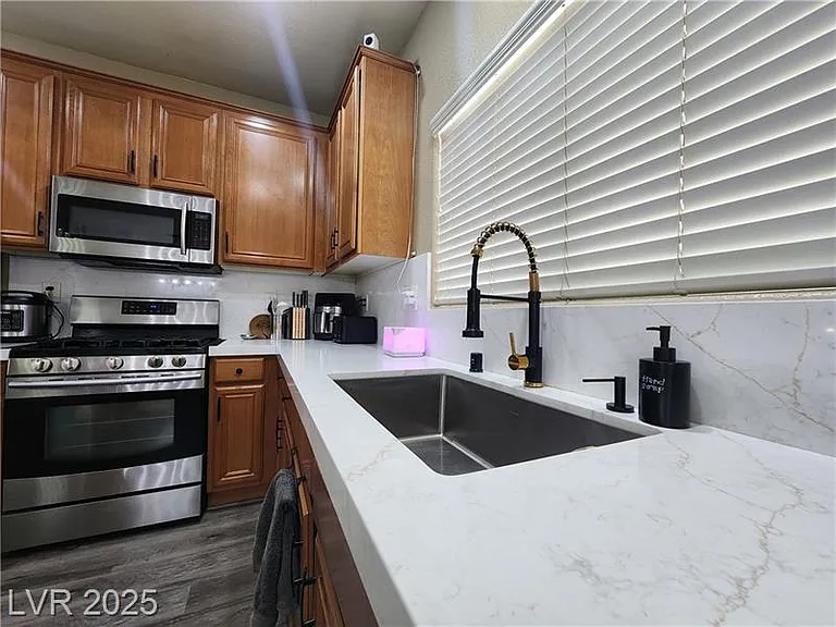 Under mount sink