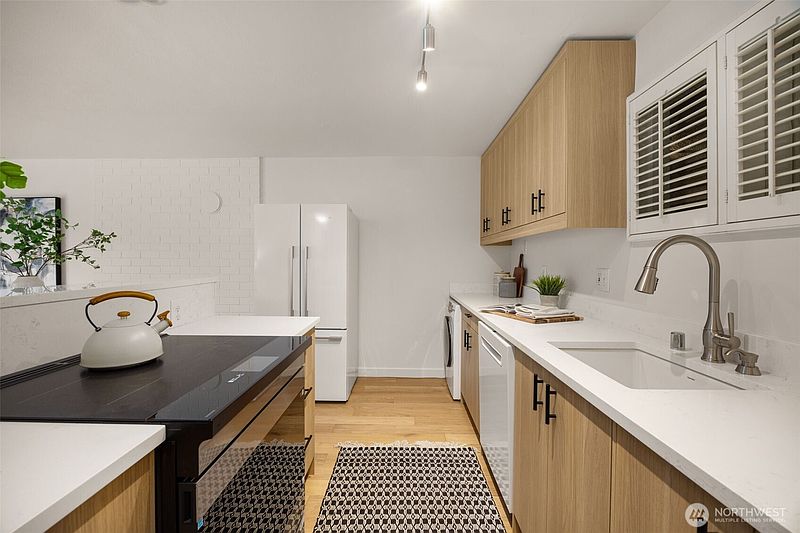4th image of 632 13th Avenue E #12