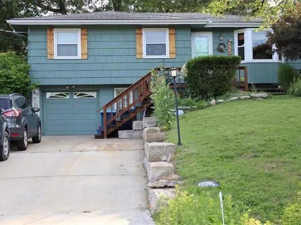1114 NW South Shore Dr, Lake Waukomis, MO 64151