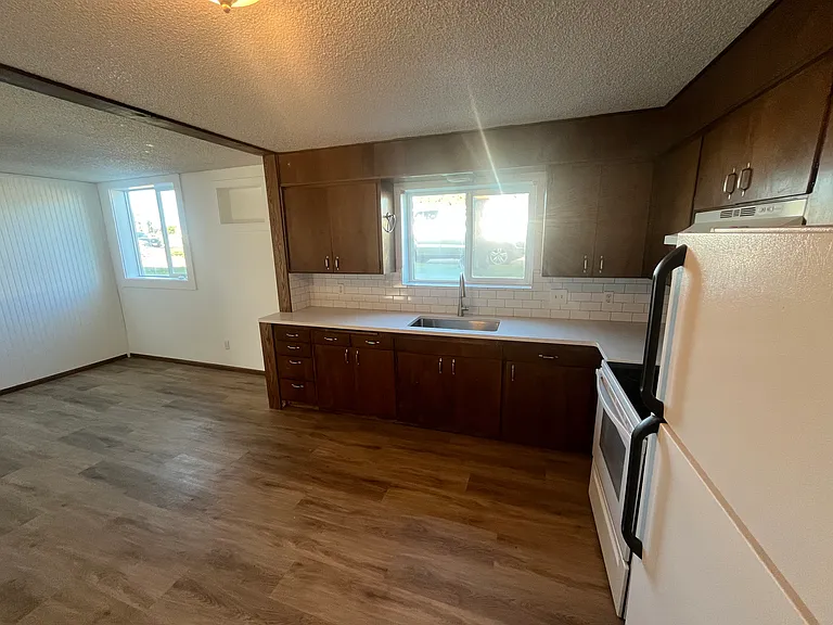 321 NE Damson Ave #A — Photo 2