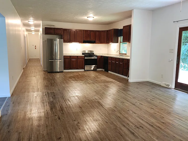 412 Patterson Ave — Photo 6