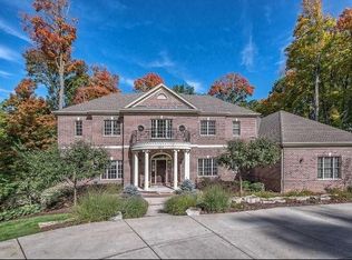 19280 Edmonton Dr, Brookfield, WI 53045