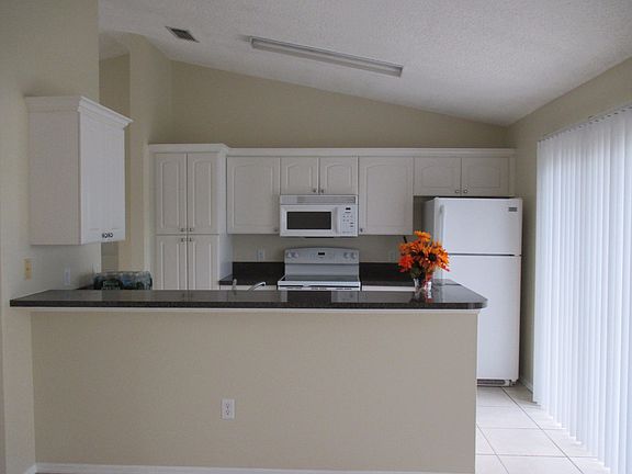 5th image of 713 SW Hillsboro