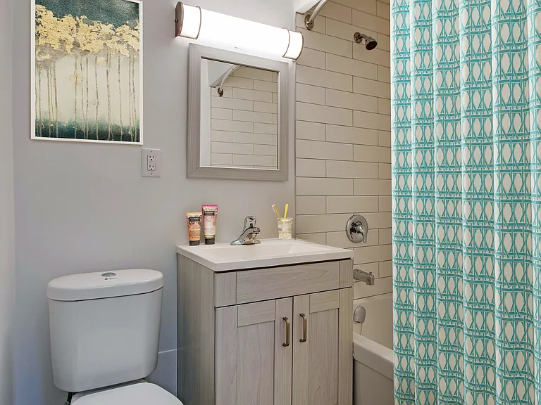 640 Roselawn Ave — Photo 15