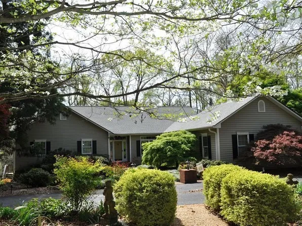 731 Hidden Lakes Trl, Jefferson, GA 30549