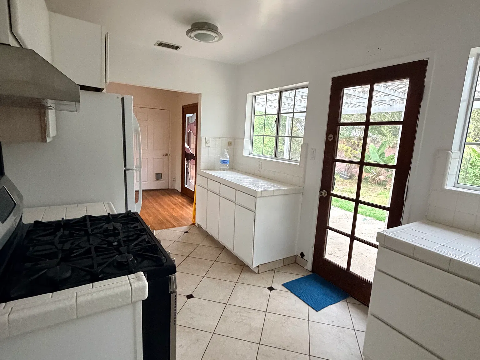 3 bed, 1114 sqft, $4,700 — Photo 2