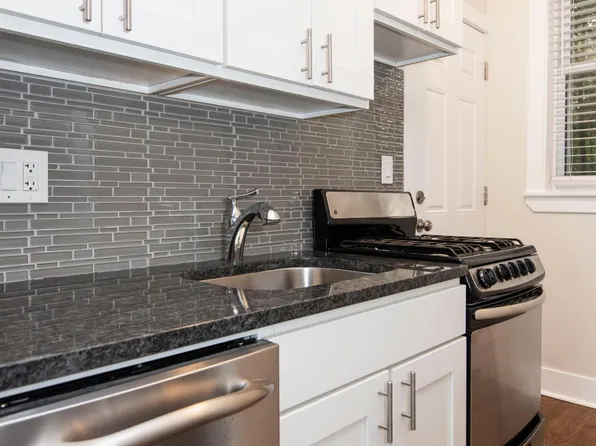 646.5 W Roscoe St, Chicago, IL