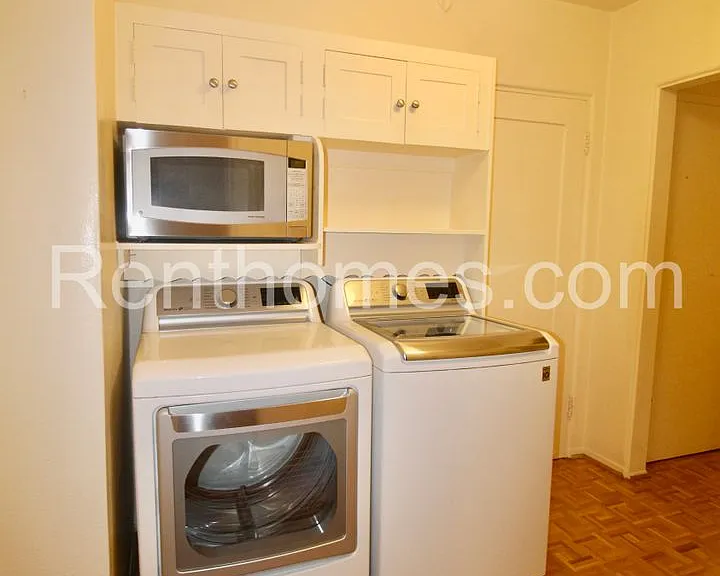 2244 Plum St — Photo 15