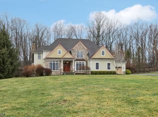 12 Cowie Rd, Chester, NJ 07930