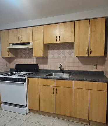 5th image of 354 Devereaux Ave Floor 1
