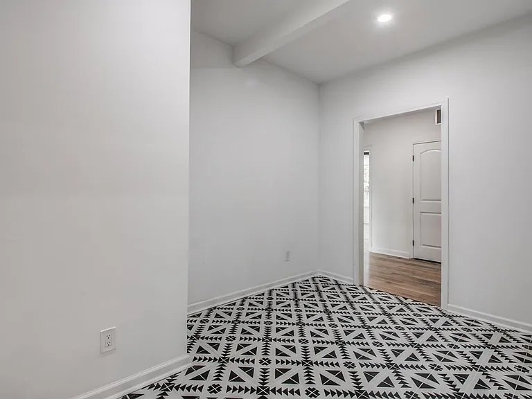 1781 Forrest Ave — Photo 29