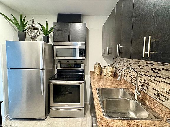 5th image of 33 Rochelle Ave #41