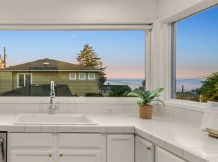 915 Maple St, Edmonds, WA 98020