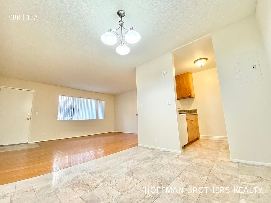 1st image of 421 S Westmoreland Ave #110