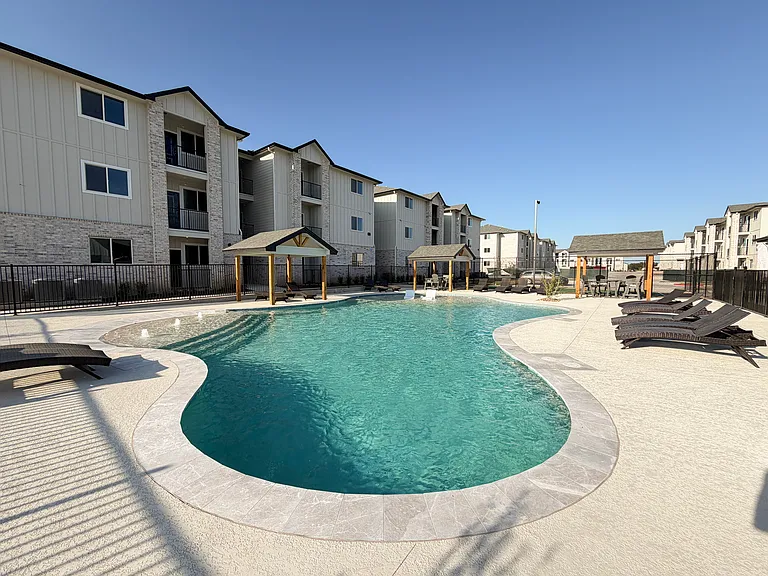 Beyond The Bend Apartments — Photo 22