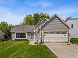228 N Walnut Ln, Schaumburg, IL 60194