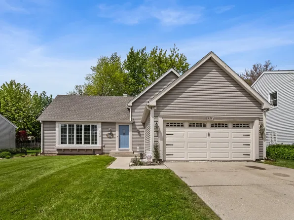 228 N Walnut Ln, Schaumburg, IL 60194