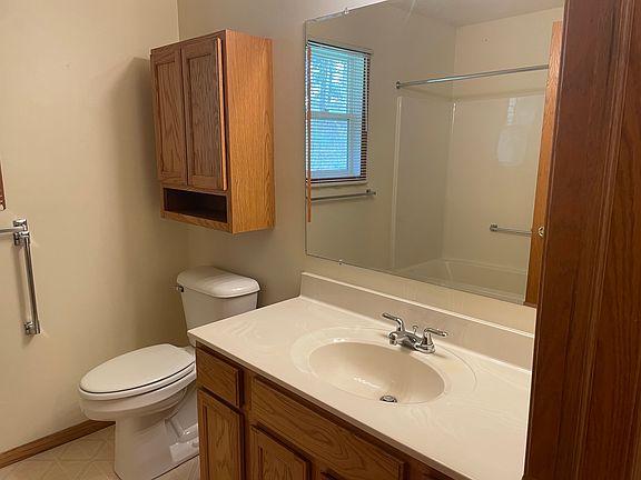 4th image of 525 Avon Rd #3