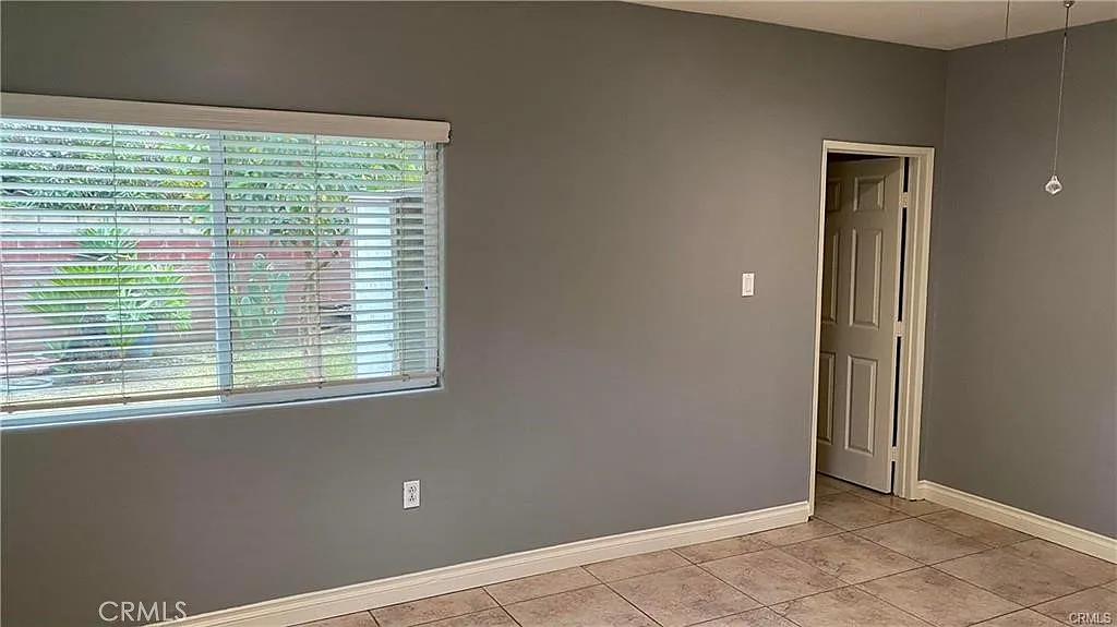 Studio, 300 sqft, $1,350 — Photo 3