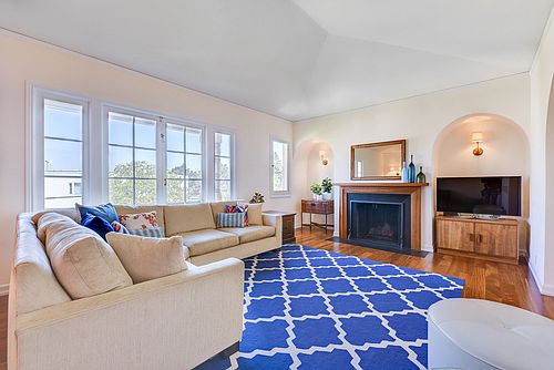 4th image of 1533 Beach St