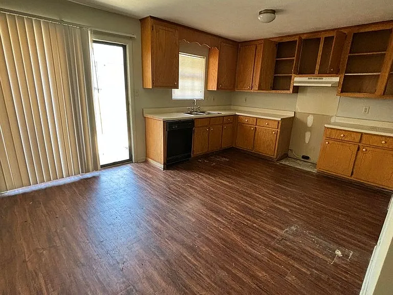 Feemster Lake Apartments — Photo 24